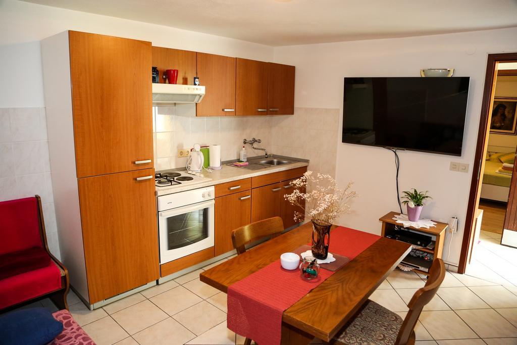 Apartments Divkovic フヴァル 部屋 写真